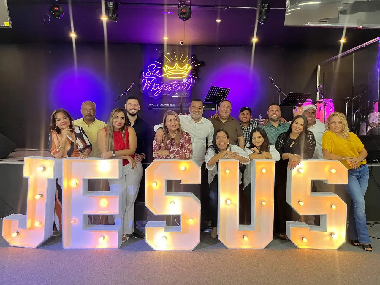 Imagen iglesia esperando a las personas