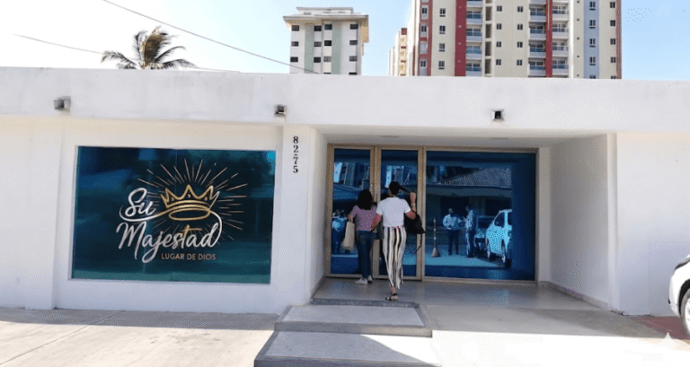 parqueadero de la iglesia su majestad
